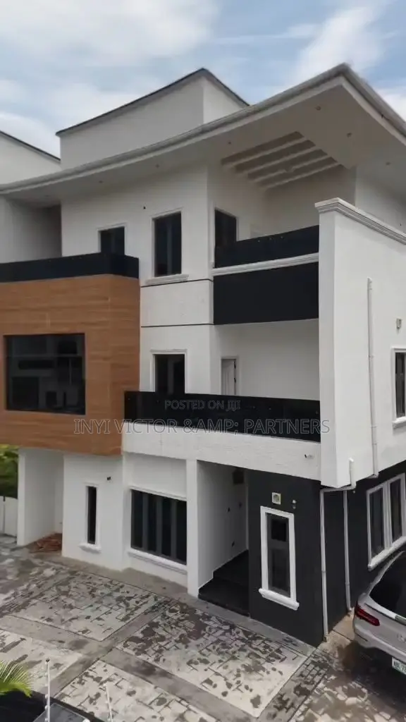 5bdrm Duplex in Idu Industrial for sale in Idu Industrial