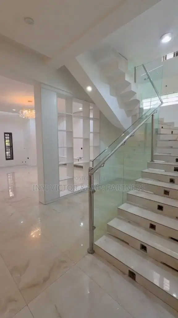 5bdrm Duplex in Idu Industrial for sale in Idu Industrial