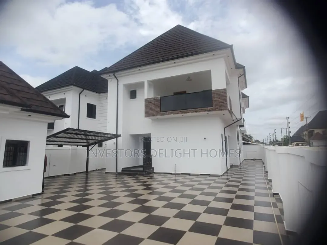 4bdrm Duplex in Oshimili South for sale in Oshimili South