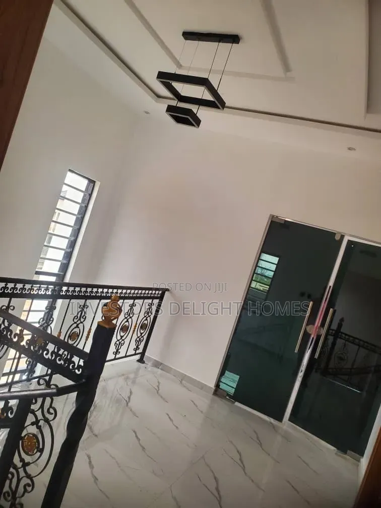 4bdrm Duplex in Oshimili South for sale in Oshimili South