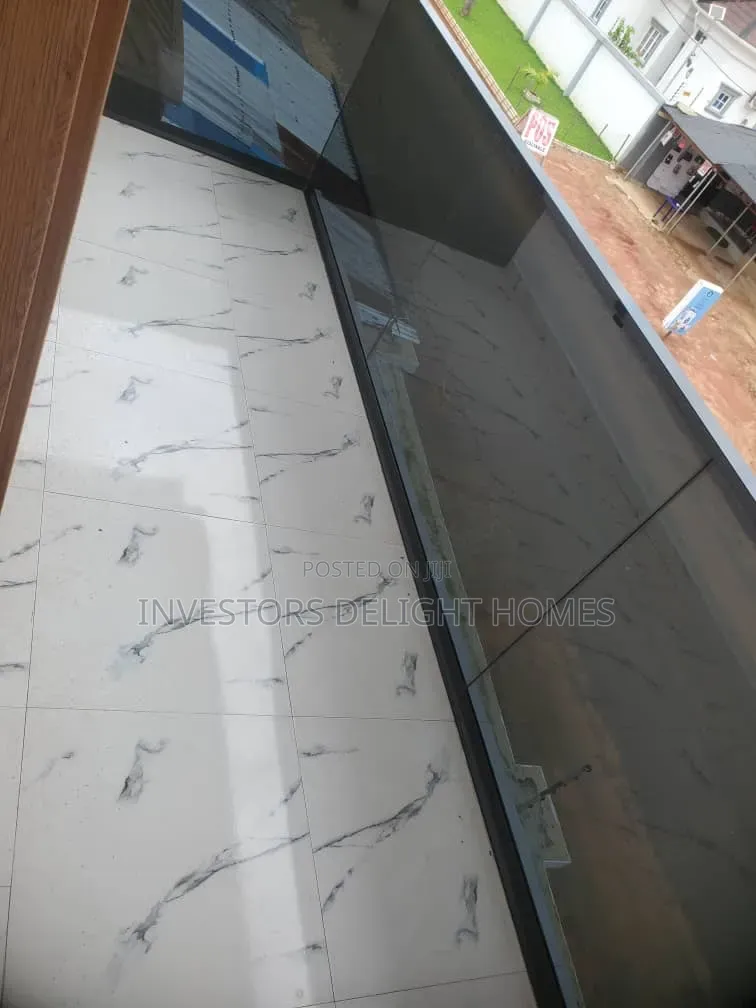 4bdrm Duplex in Oshimili South for sale in Oshimili South