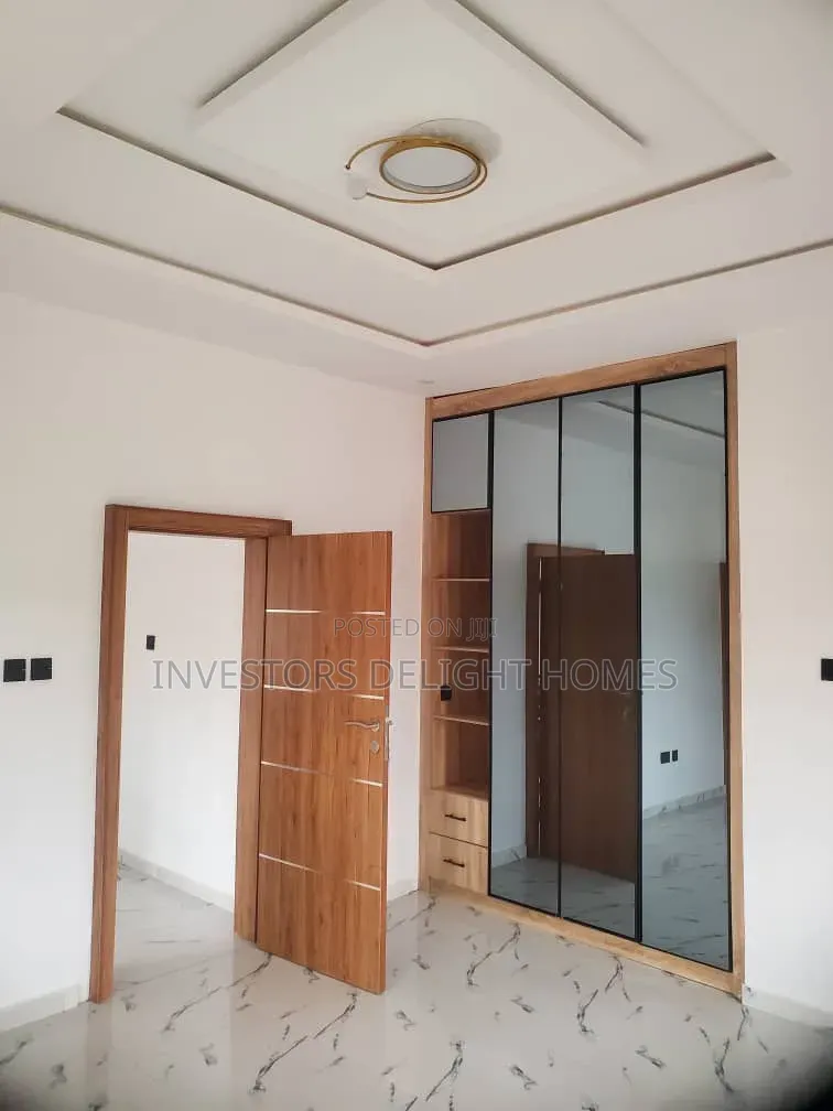 4bdrm Duplex in Oshimili South for sale in Oshimili South