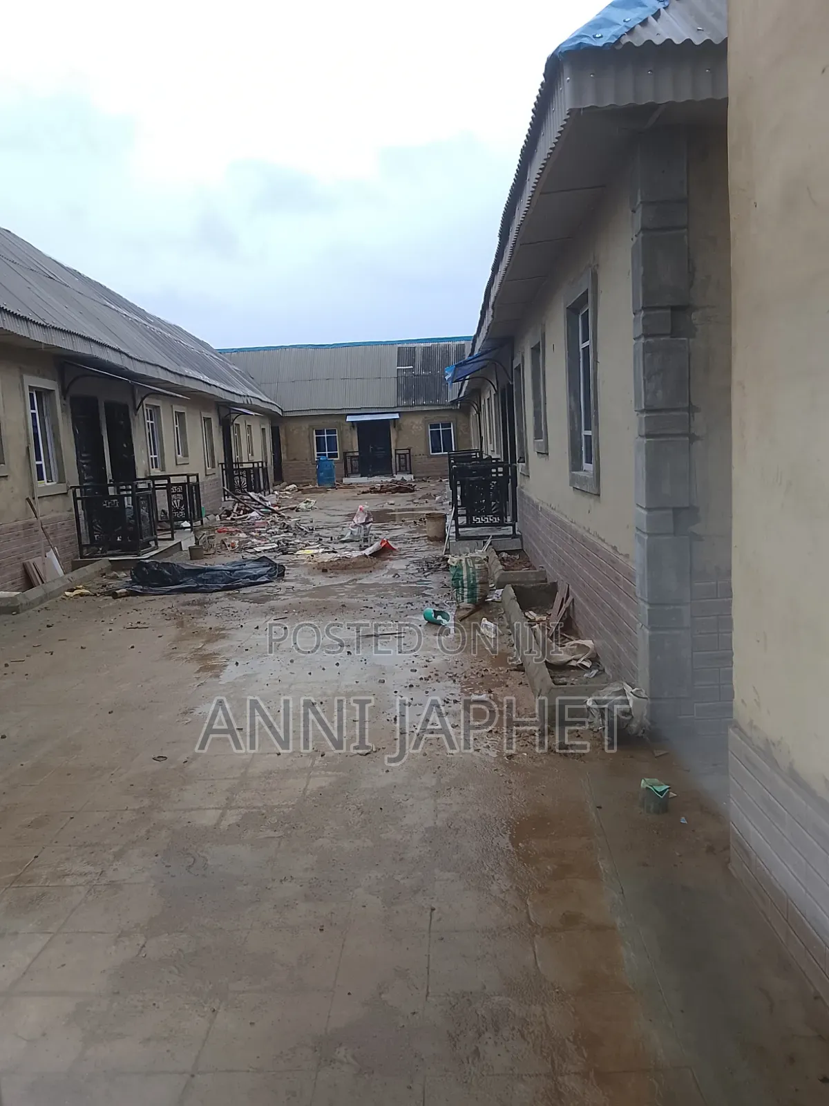 1bdrm Bungalow in Back Of Sheriff, Ikorodu Garage for rent in Ikorodu Garage
