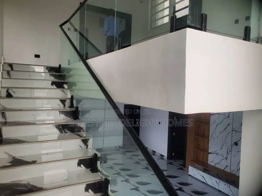 5bdrm Duplex in Oshimili South for sale in Oshimili South