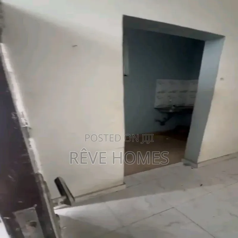 Studio Apartment in Fola Agoro for rent in Fola Agoro