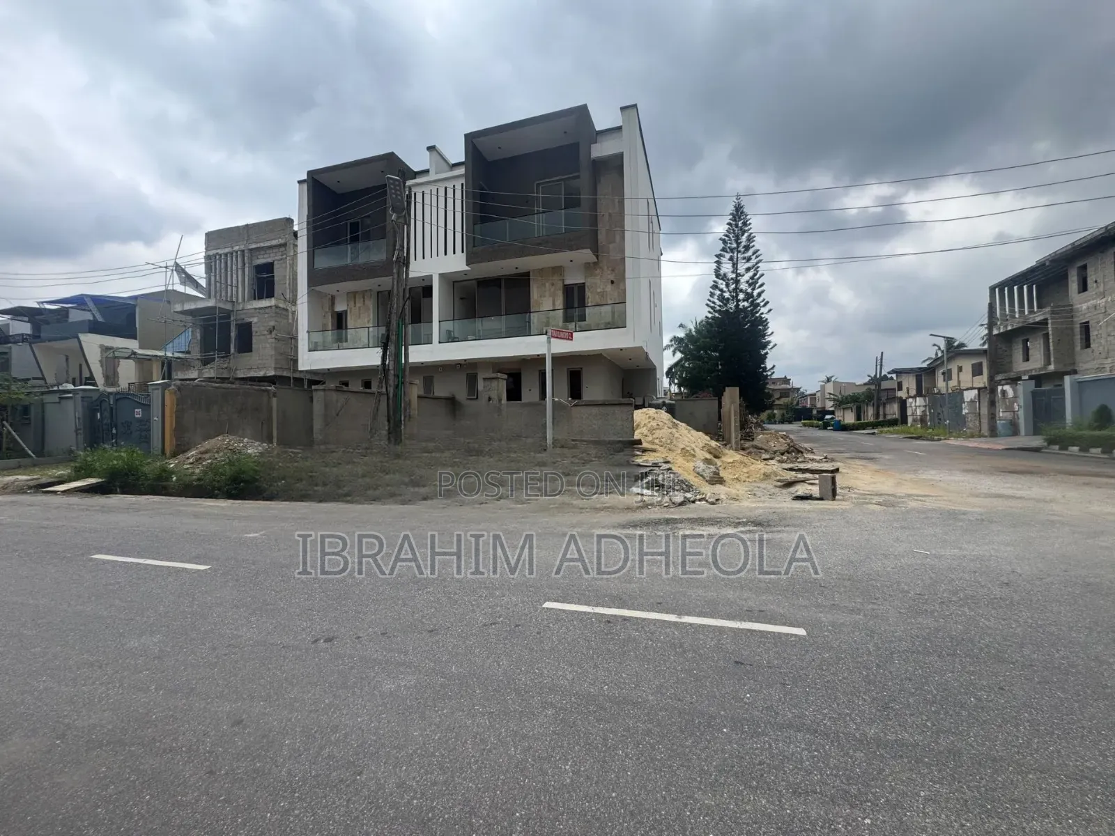 4bdrm Duplex in Ogudu Gra for sale in Ogudu GRA