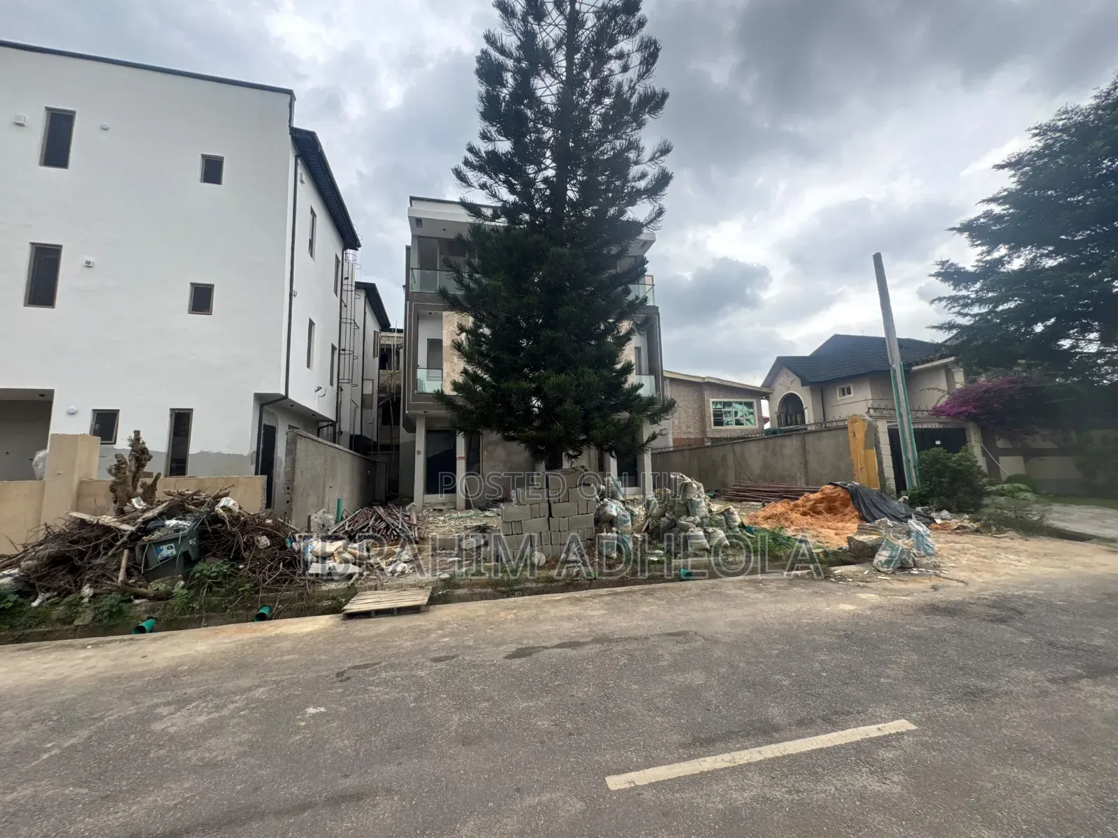 4bdrm Duplex in Ogudu Gra for sale in Ogudu GRA