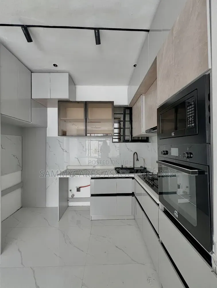 Furnished 3bdrm Apartment in Lekki Phase 1 for sale in Lekki Phase 1