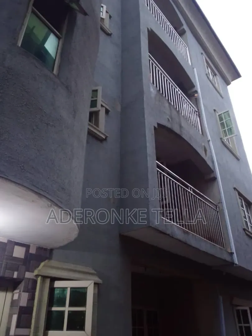 Furnished 2bdrm Block of Flats in Off Akinremi Street, Ikeja for rent in Ikeja