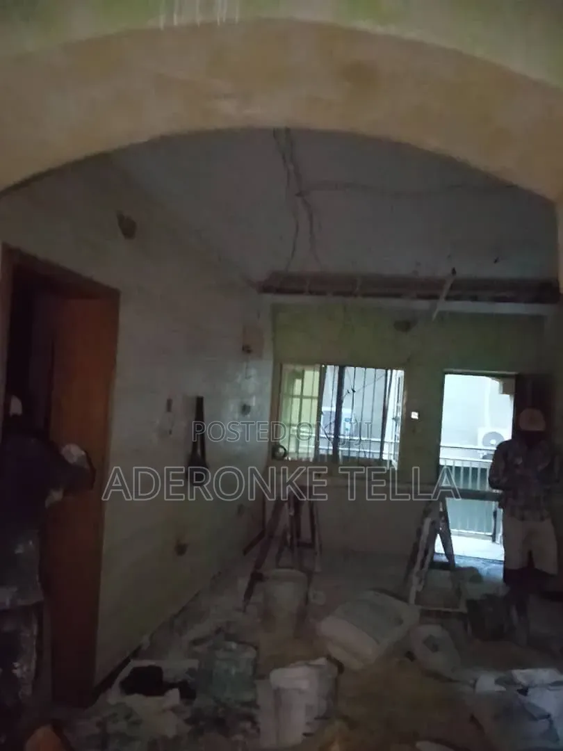 Furnished 2bdrm Block of Flats in Off Akinremi Street, Ikeja for rent in Ikeja