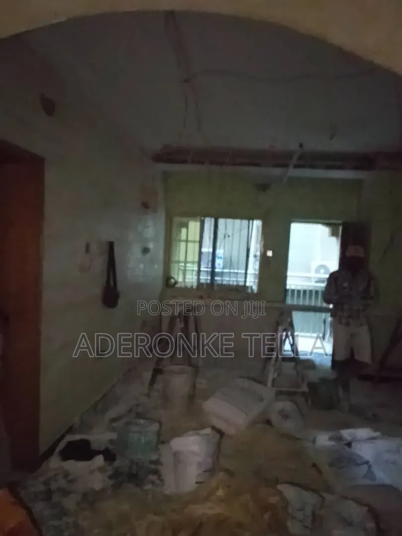 Furnished 2bdrm Block of Flats in Off Akinremi Street, Ikeja for rent in Ikeja
