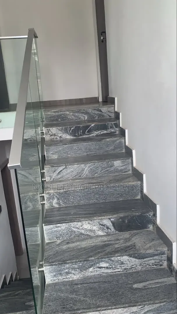 4bdrm Duplex in Osapa London Lekki for sale in Osapa london