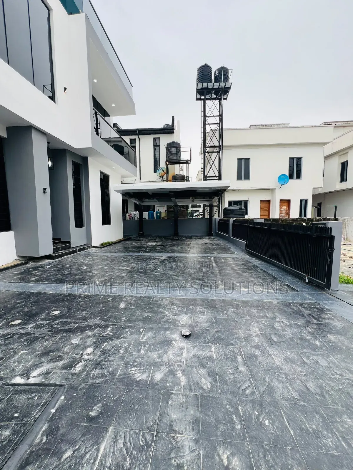 5bdrm Duplex in Ikota for sale in Ikota