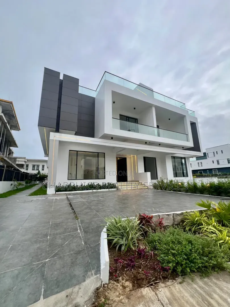 5bdrm Duplex in Ikate for sale in Ikate