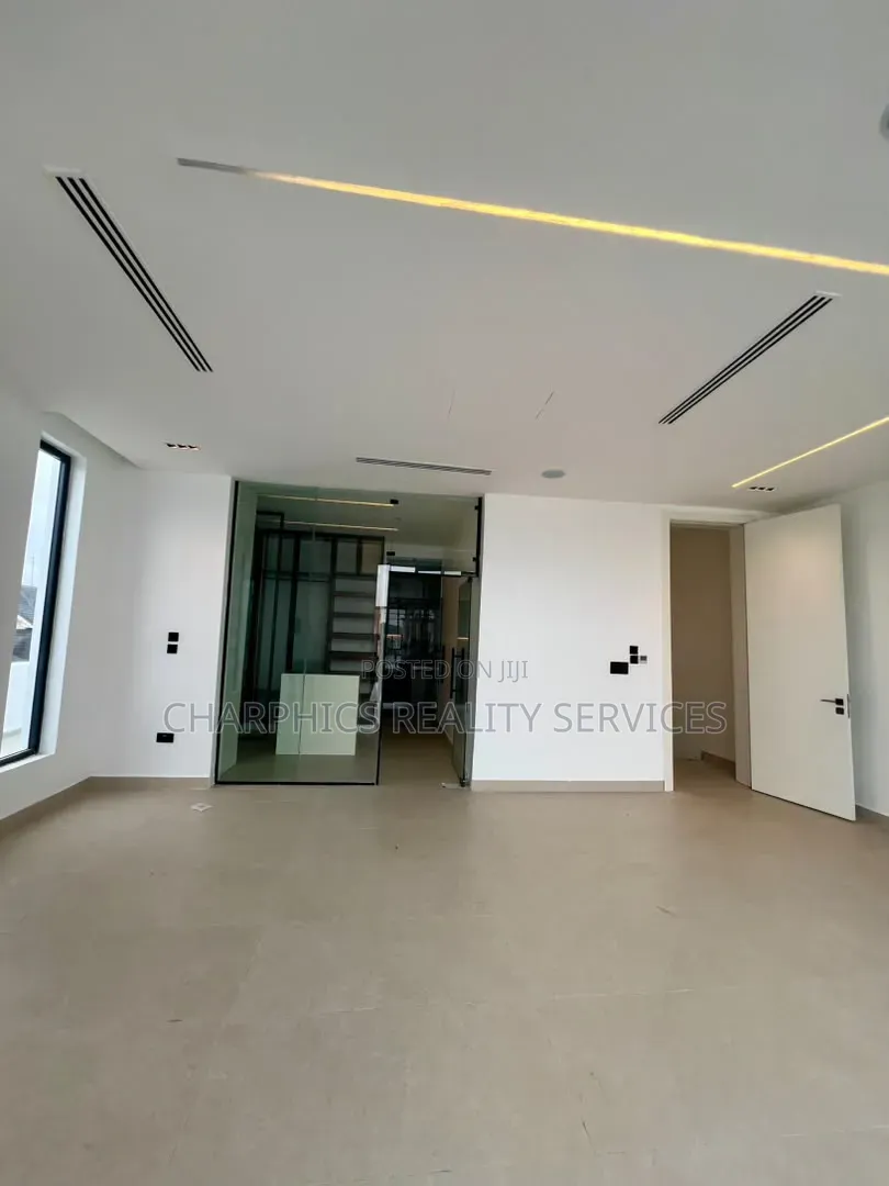 5bdrm Duplex in Ikate for sale in Ikate