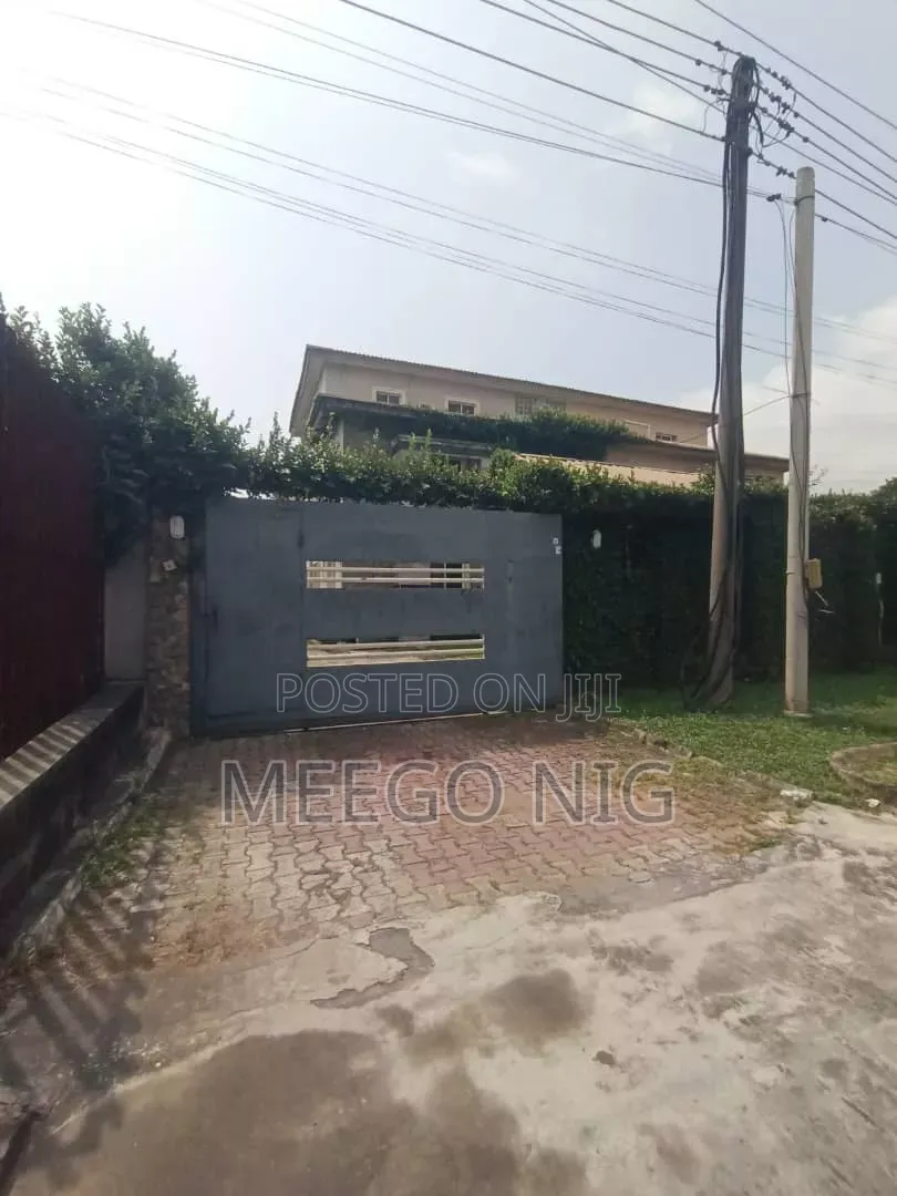 4bdrm Duplex in Off Admiralty Way for sale in Lekki Phase 1