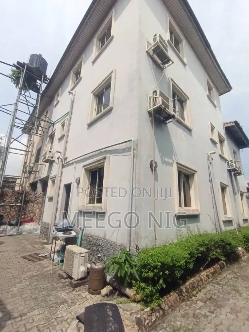 4bdrm Duplex in Off Admiralty Way for sale in Lekki Phase 1