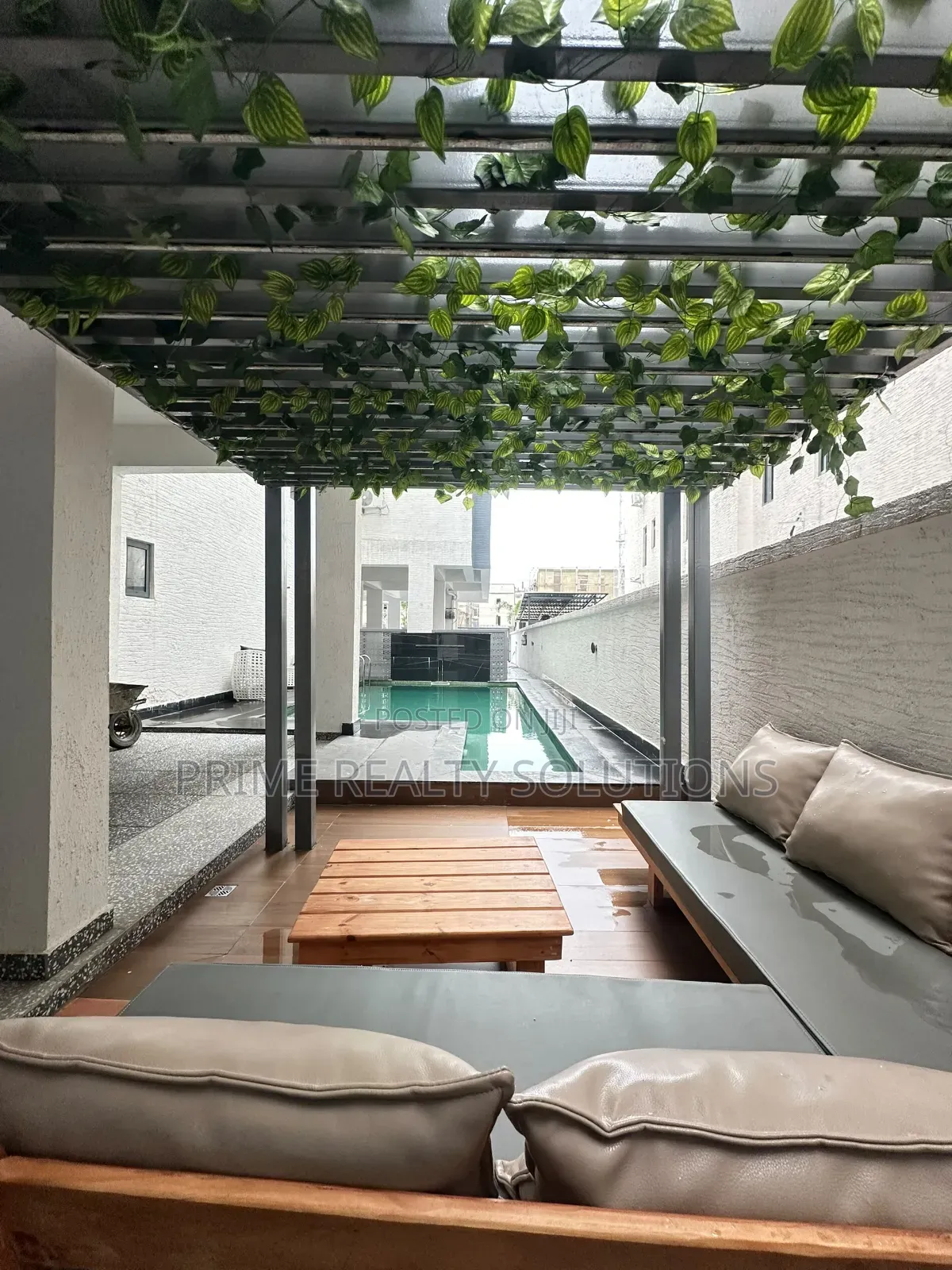 3bdrm Apartment in Ikate for sale in Ikate