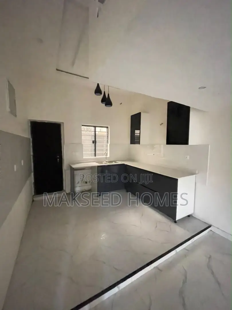 4bdrm Duplex in Lekki Phase 1 for sale in Lekki Phase 1
