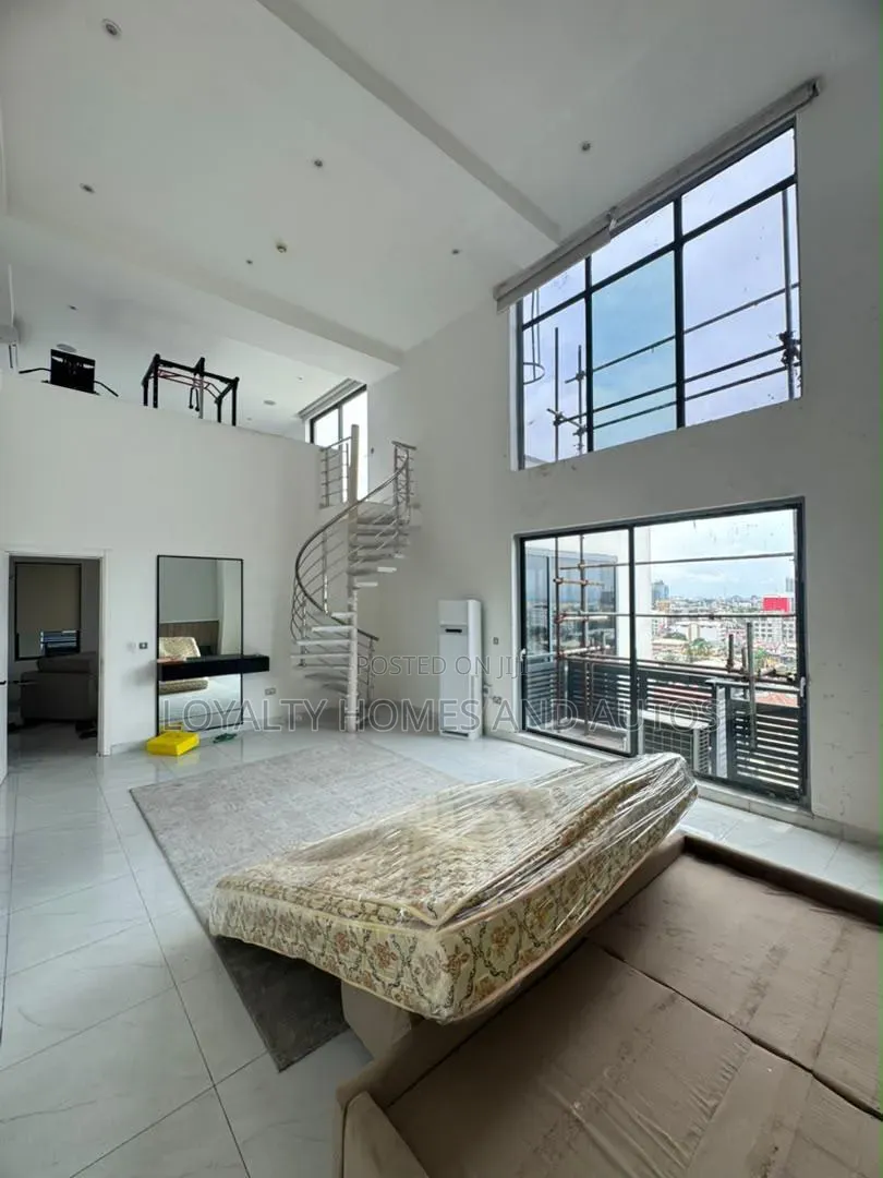 4bdrm Penthouse in Adeola Odeku for sale in Adeola Odeku
