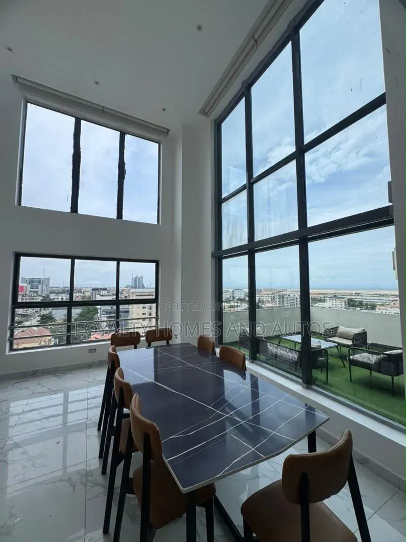4bdrm Penthouse in Adeola Odeku for sale in Adeola Odeku