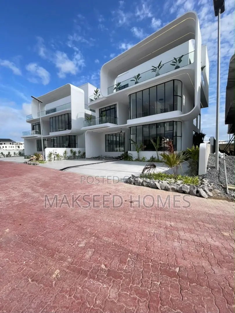 5bdrm Duplex in Osapa london for sale in Osapa london