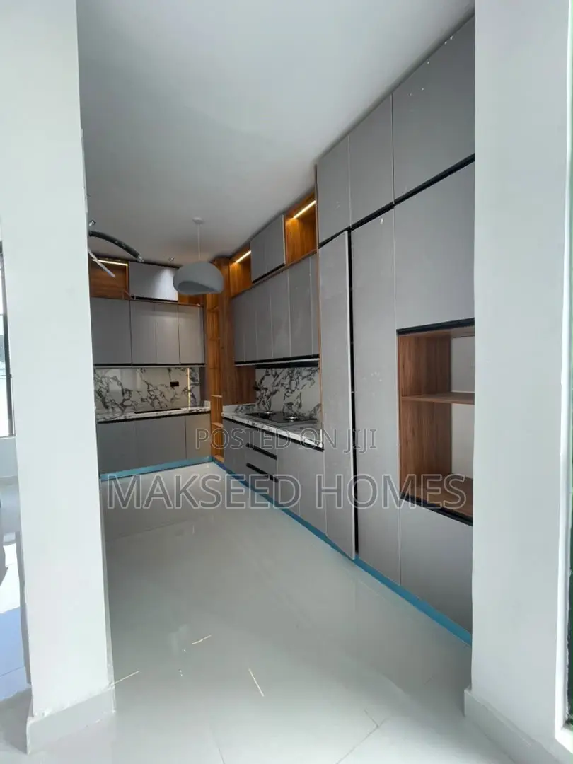 5bdrm Duplex in Osapa london for sale in Osapa london