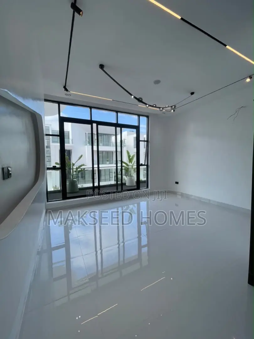 5bdrm Duplex in Osapa london for sale in Osapa london