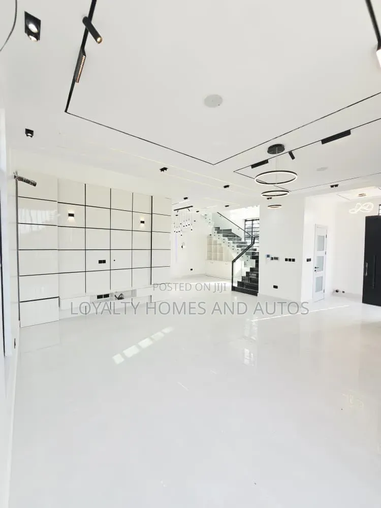 5bdrm House in Abraham Adesanya Estate for sale in Abraham Adesanya Estate