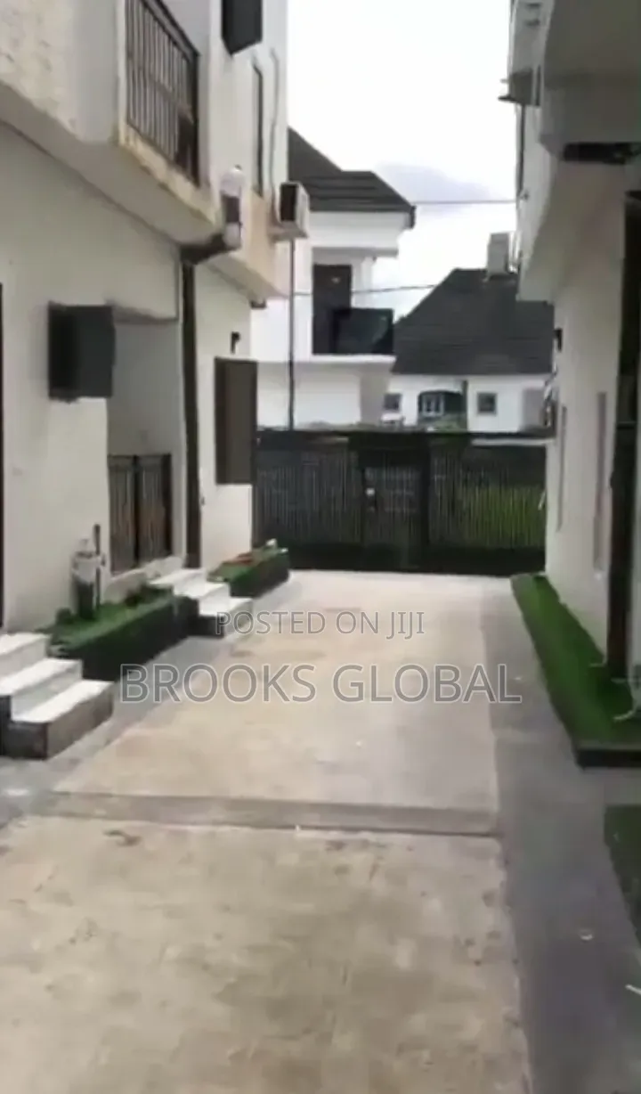 3bdrm Block of Flats in Warri for sale in Warri