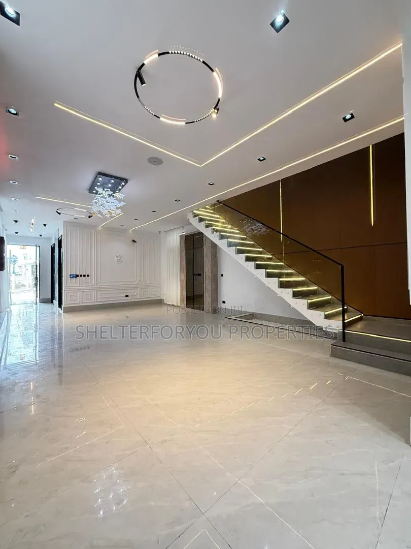 5bdrm Duplex in Chevron for sale in Chevron