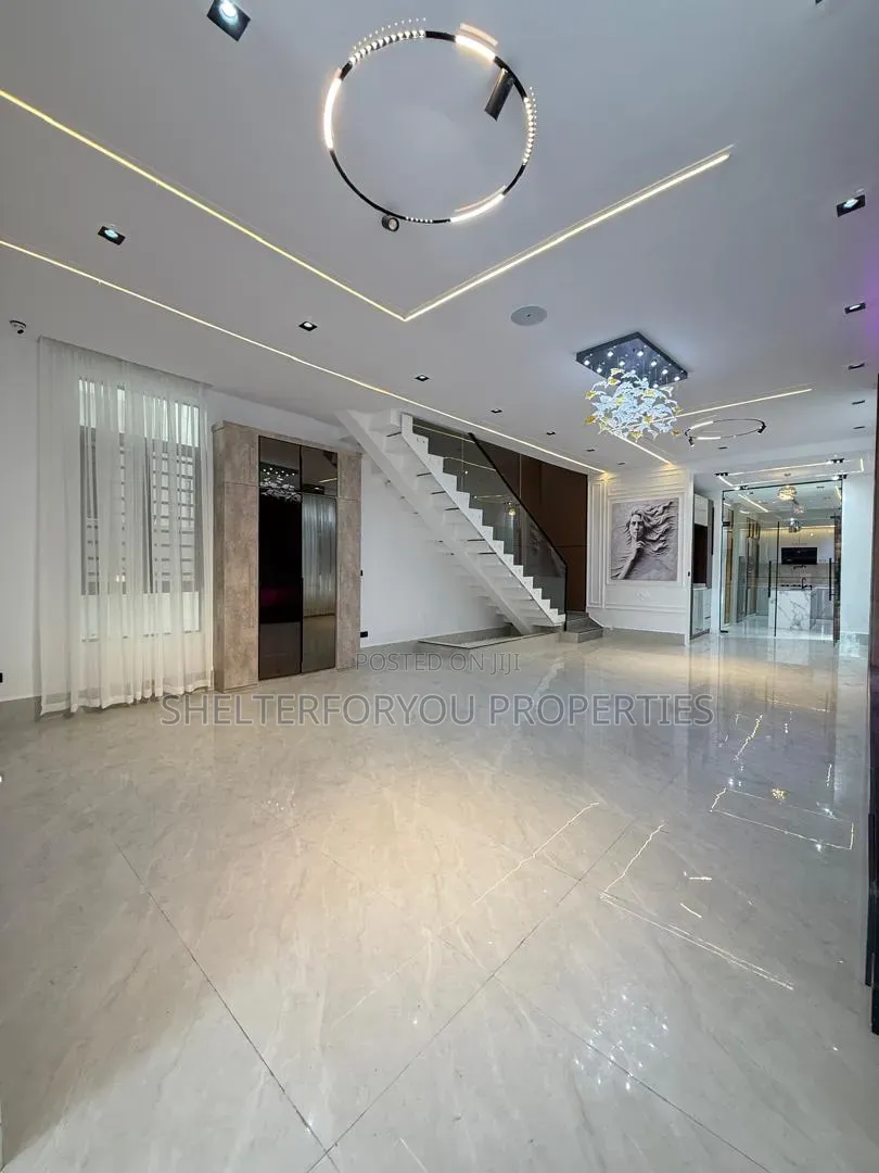 5bdrm Duplex in Chevron for sale in Chevron
