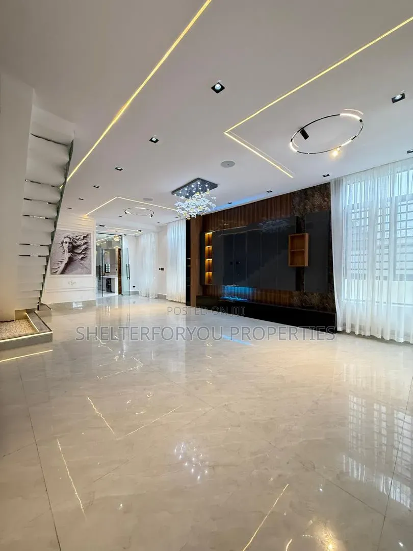 5bdrm Duplex in Chevron for sale in Chevron