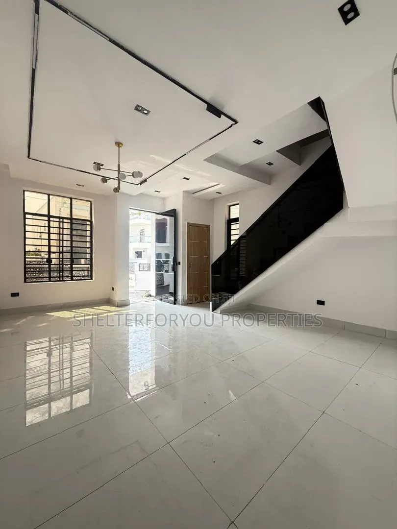 4bdrm Duplex in Sangotedo for sale in Sangotedo