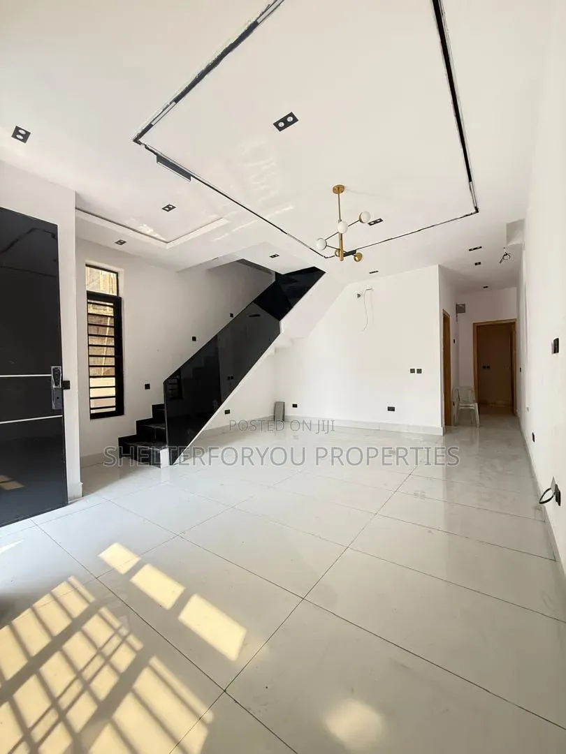 4bdrm Duplex in Sangotedo for sale in Sangotedo