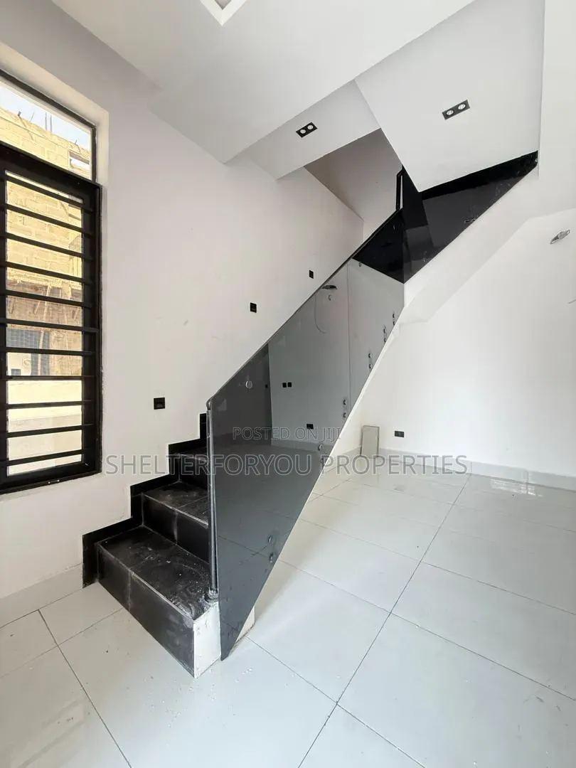 4bdrm Duplex in Sangotedo for sale in Sangotedo