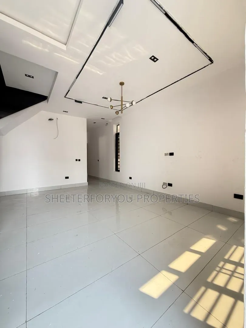 4bdrm Duplex in Sangotedo for sale in Sangotedo