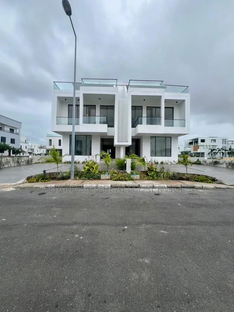 5bdrm Duplex in Ikate for sale in Ikate