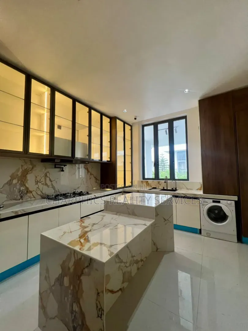 5bdrm Duplex in Ikate for sale in Ikate