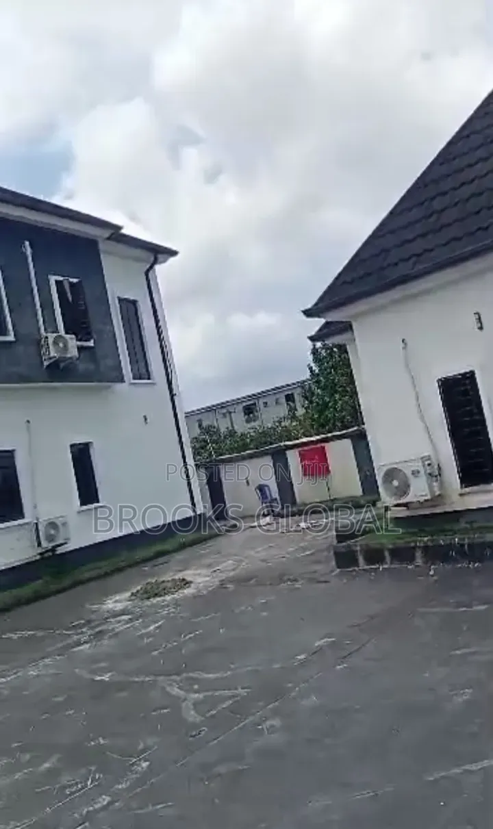 4bdrm Duplex in Warri for sale in Warri
