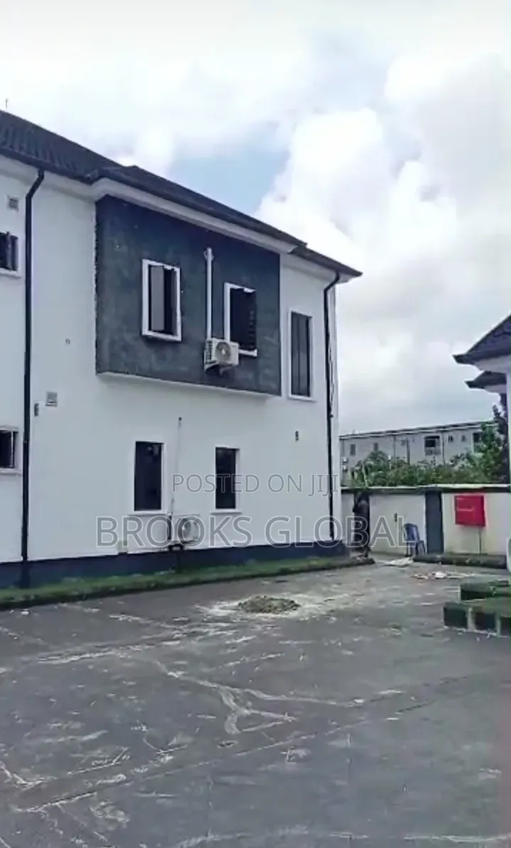 4bdrm Duplex in Warri for sale in Warri