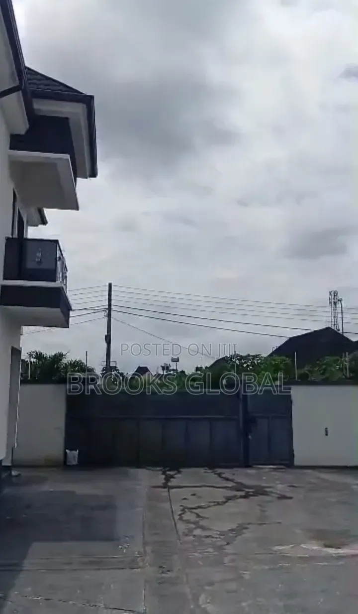 4bdrm Duplex in Warri for sale in Warri