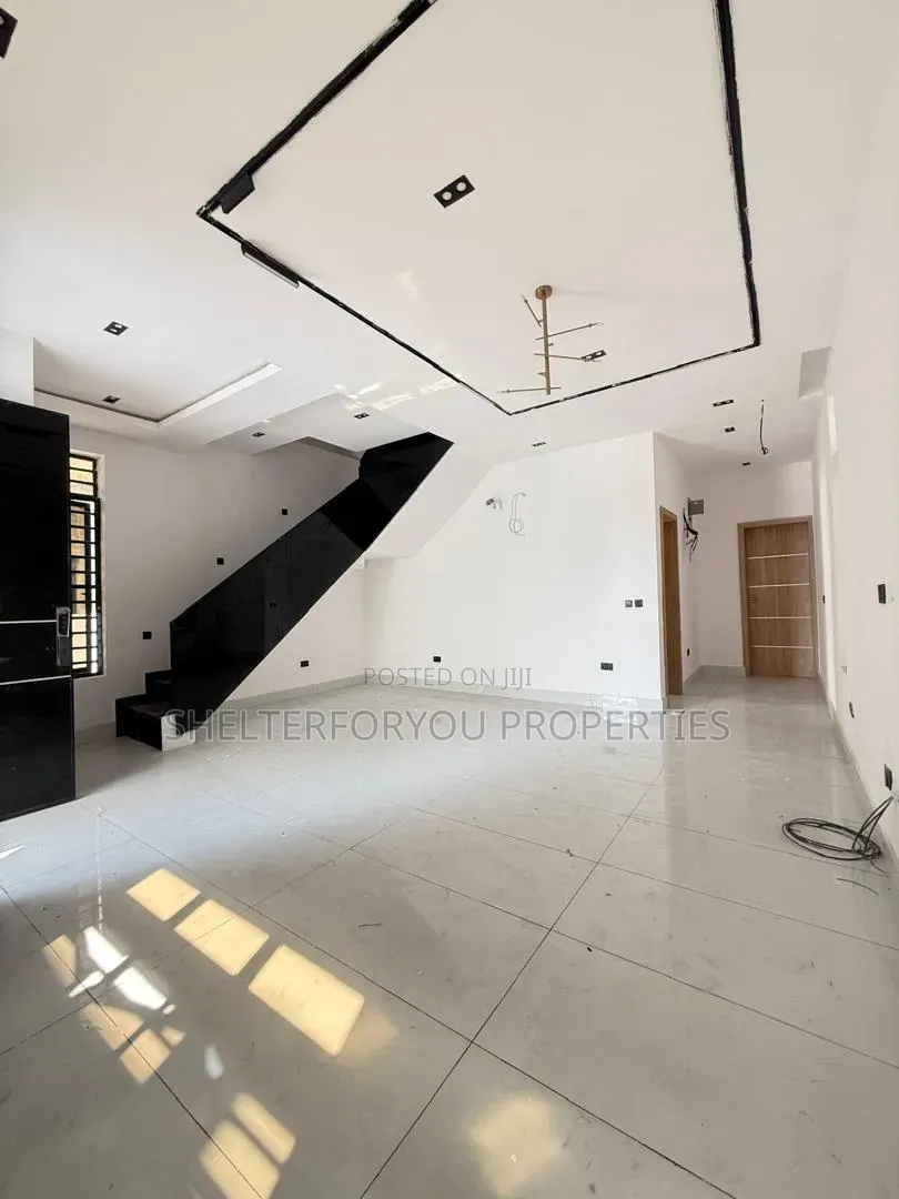 4bdrm Duplex in Sangotedo for sale in Sangotedo