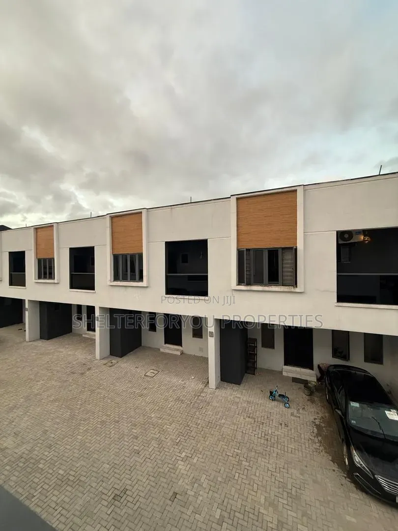4bdrm Duplex in Sangotedo for sale in Sangotedo