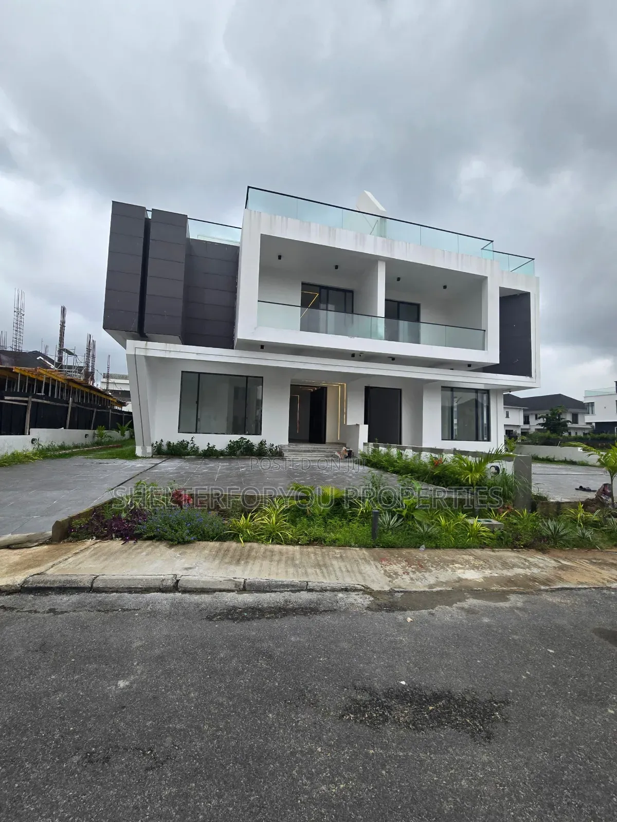 5bdrm Duplex in Ikate for sale in Ikate