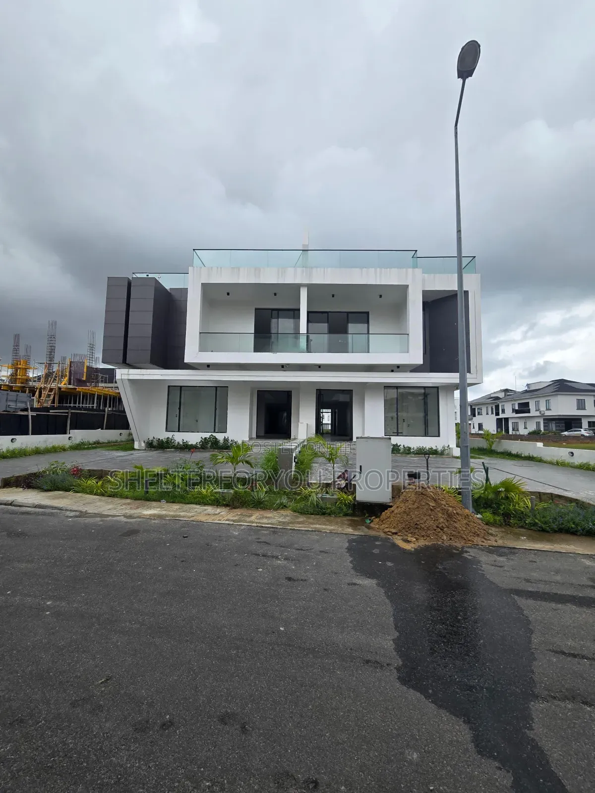 5bdrm Duplex in Ikate for sale in Ikate