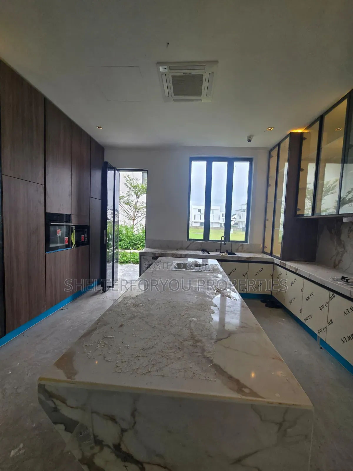 5bdrm Duplex in Ikate for sale in Ikate