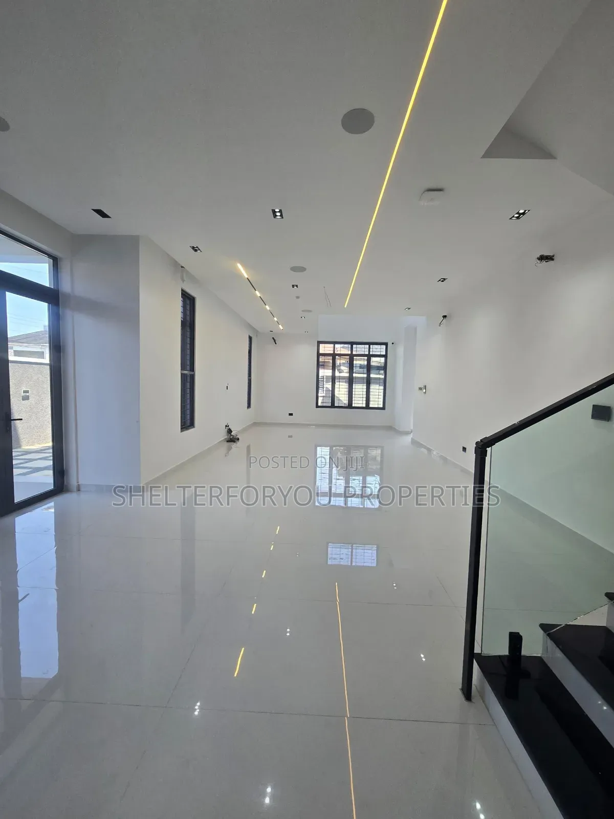 5bdrm Duplex in Lekki Phase 1 for sale in Lekki Phase 1