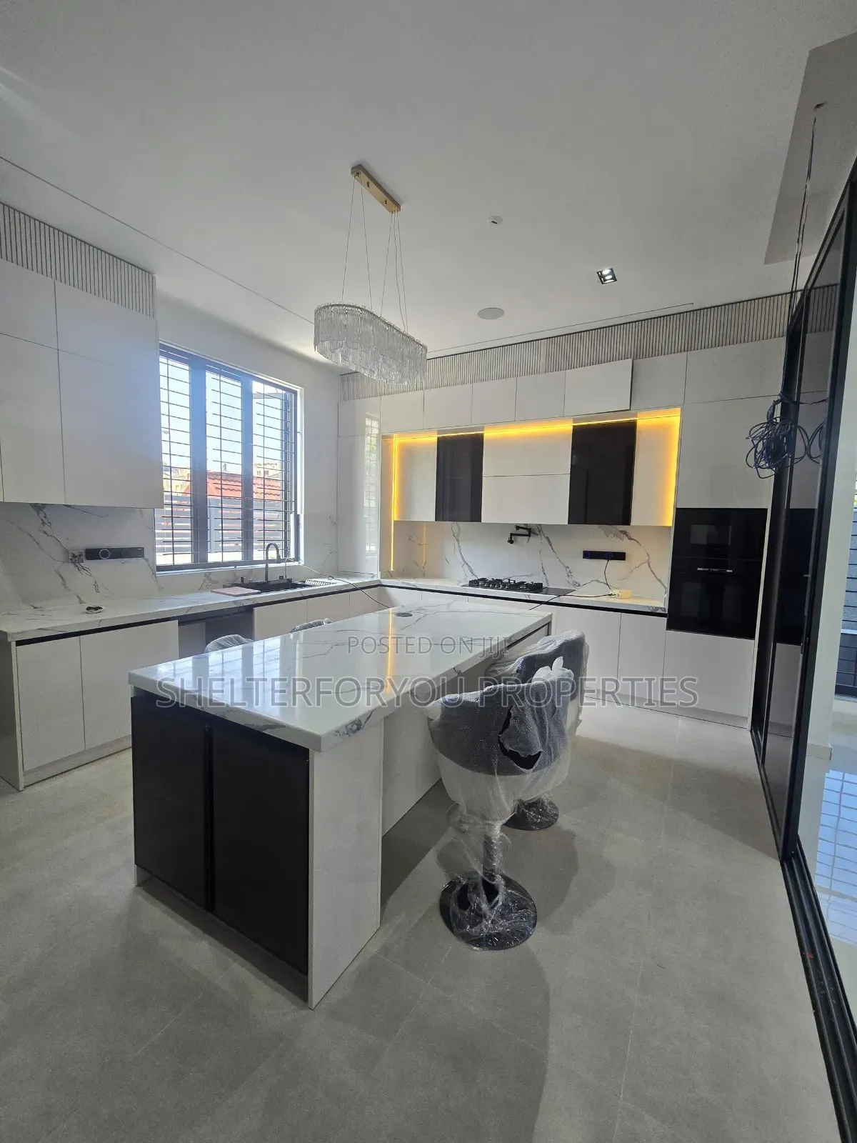 5bdrm Duplex in Lekki Phase 1 for sale in Lekki Phase 1