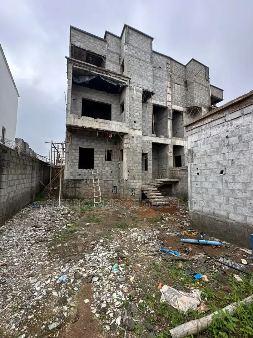 4bdrm Duplex in Lifecamp Abuja for sale in Life Camp